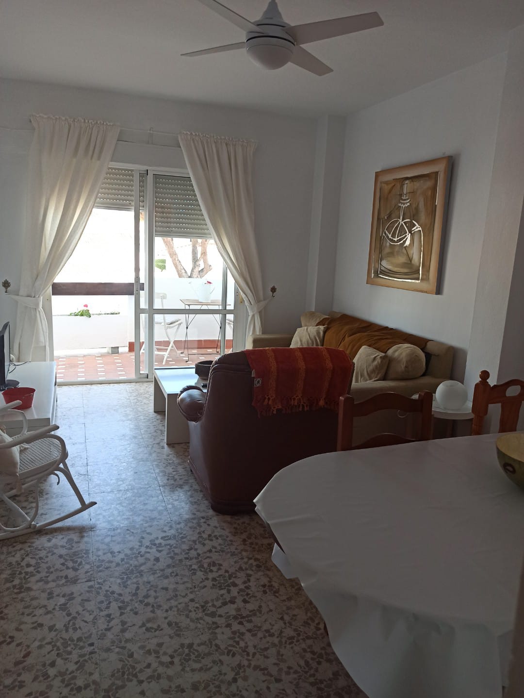 PISO EN ROTA 150 M DE LA PLAYA, DE SEPTIEMBRE A JUNIO