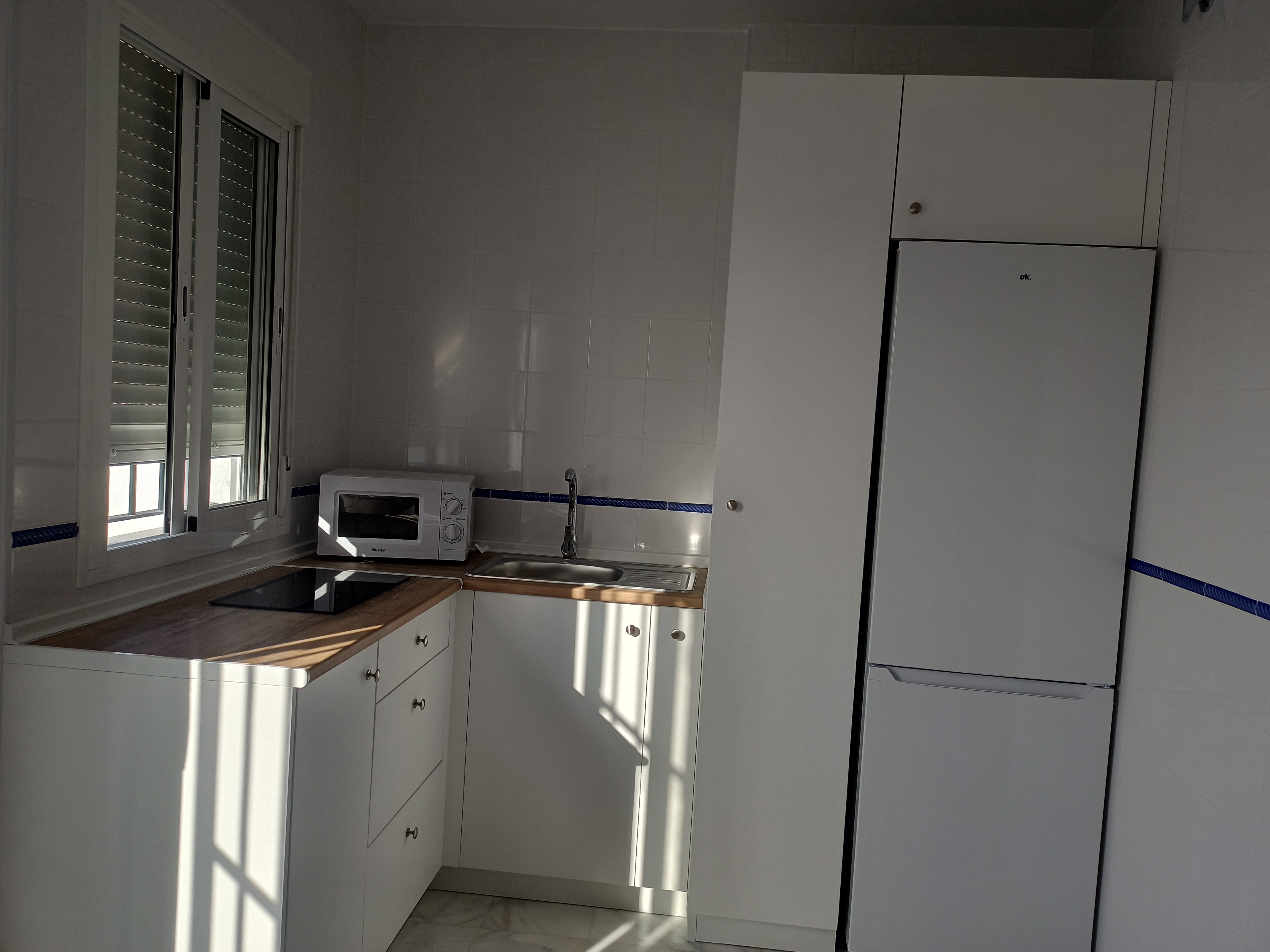 alquilo estudio atico con terraza — imagen 1 de 3