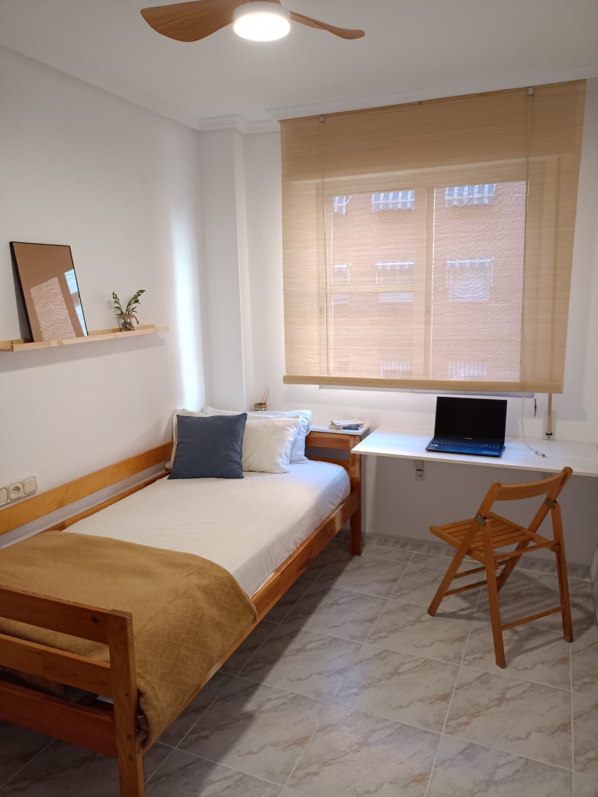Habitaciones para Profesores – Piscina y suministros incluidos (*)