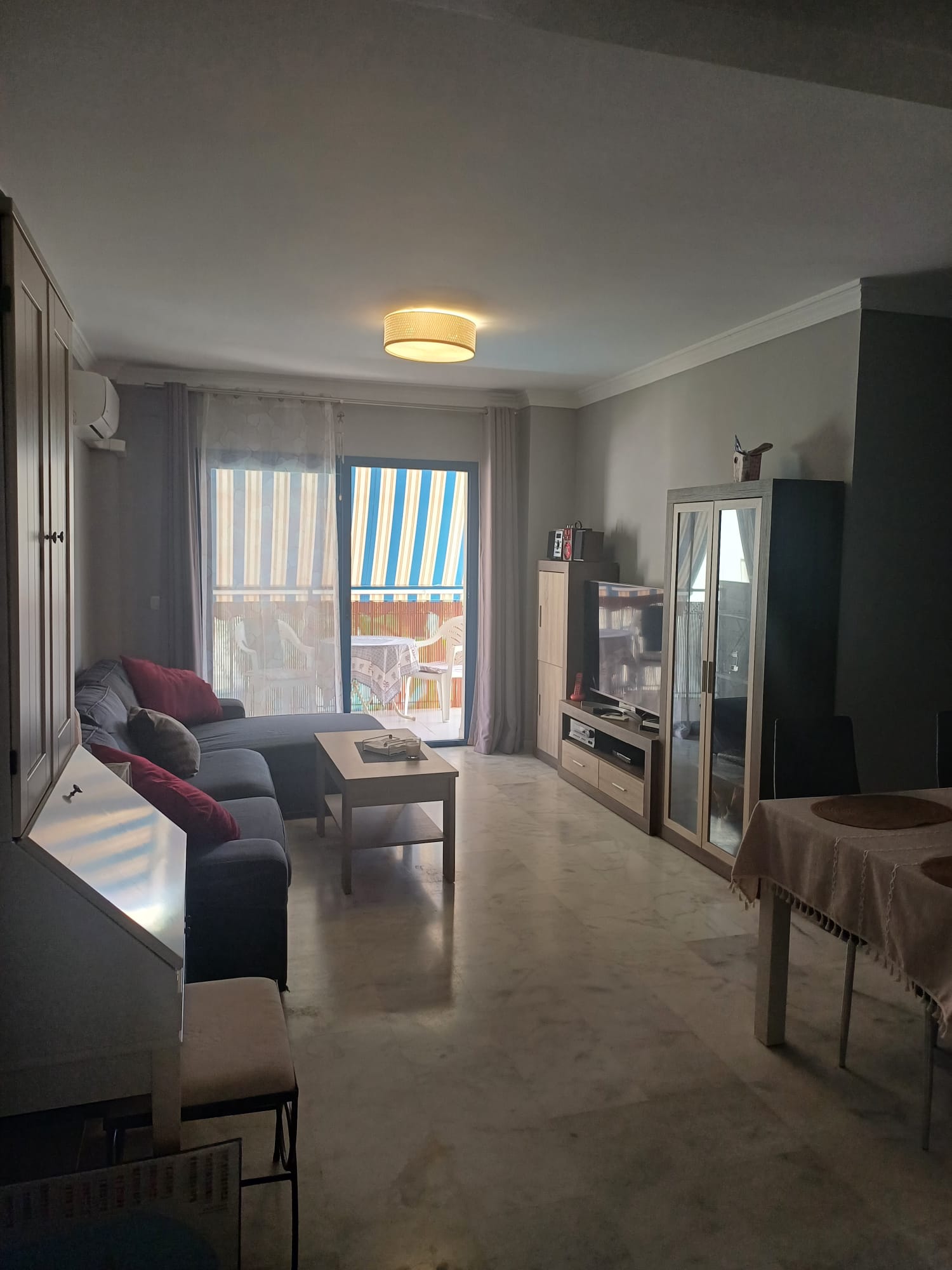 Piso amplio y luminoso, ideal para compartir profesores en Estepona — imagen 1 de 7