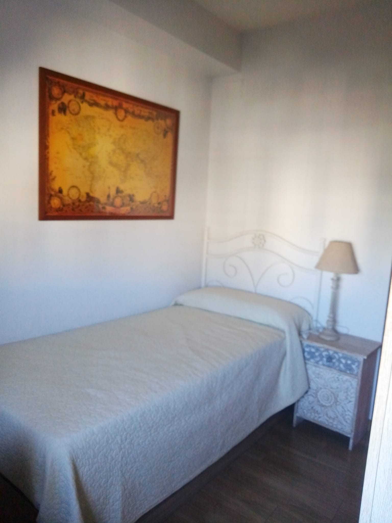 Ofrezco habitación en piso compartido junto a VIALIA. — imagen 1 de 5