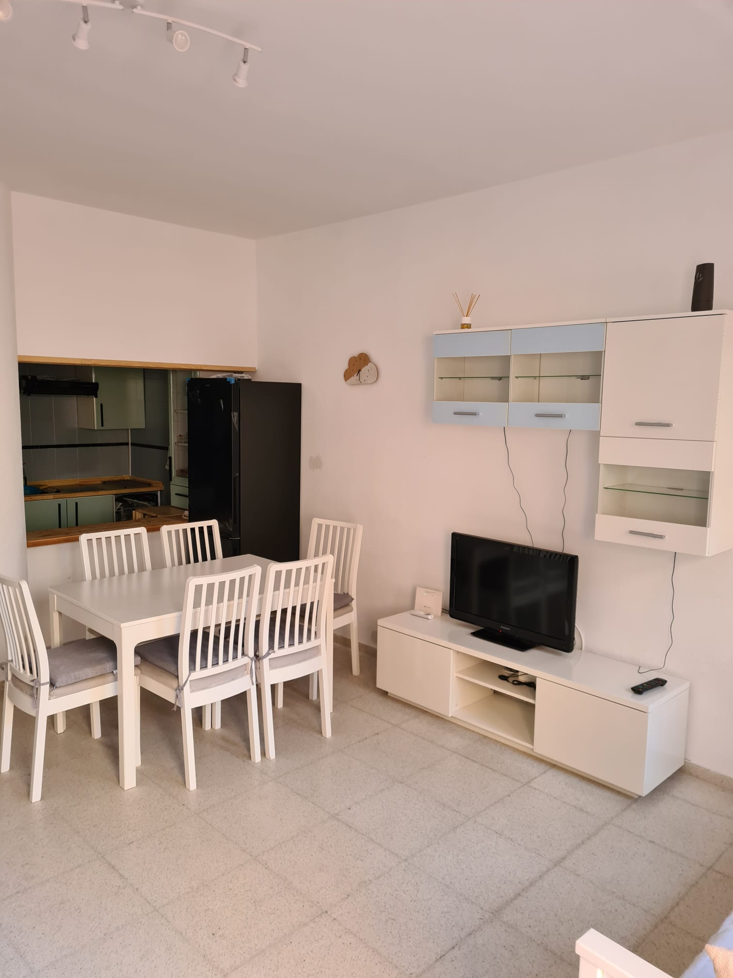 🏠 Piso amueblado con patio y garaje en Rota — Ideal para docentes destinados en Rota — imagen 1 de 10