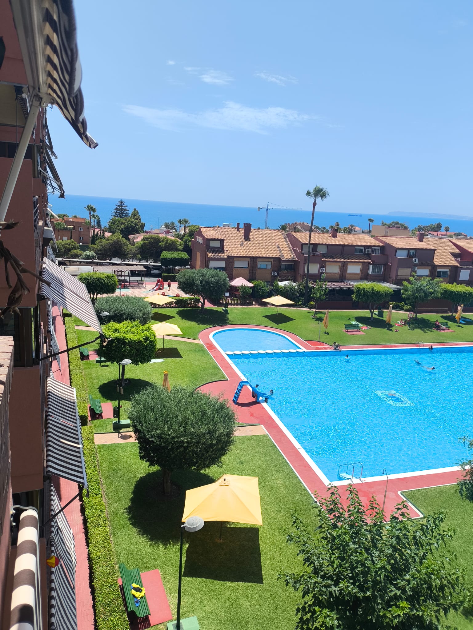 Ideal Profesores/Sanitarios: Amplio piso con Vistas al Mar, Calefacción Central y Parking en Cabo de las Huertas — imagen 1 de 18