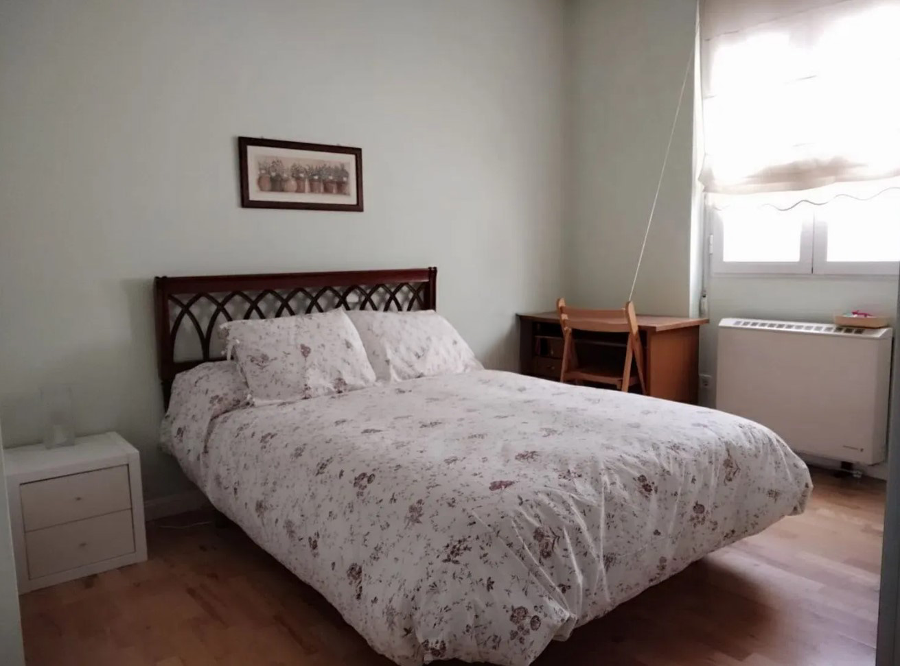 Disponible habitación doble con baño privado en piso compartido en Segovia — imagen 1 de 16