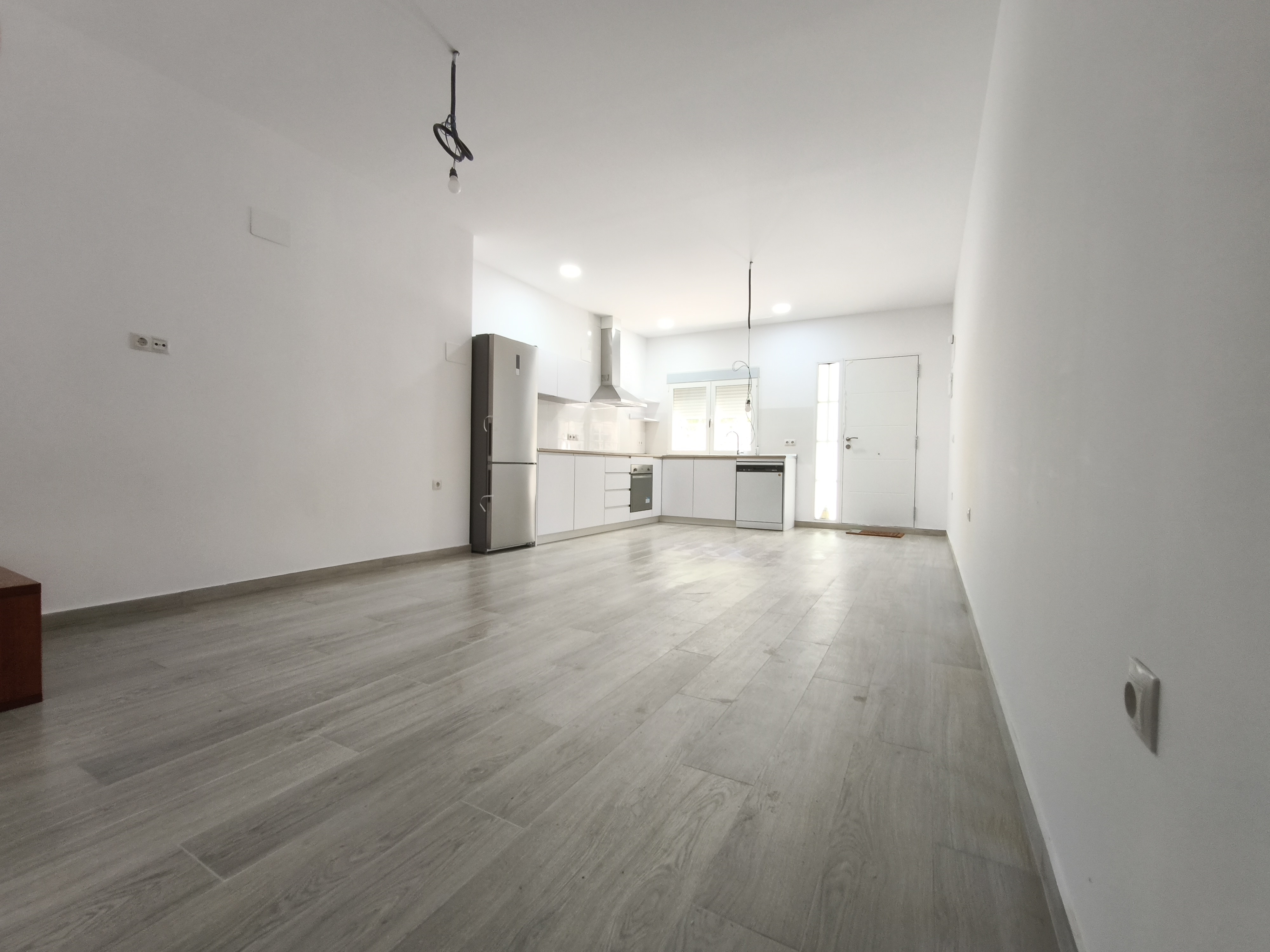 Alquiler vivienda con 2 habiataciones y 2 baños Avda Alcoi / Avda Conde Lumiares — imagen 1 de 20