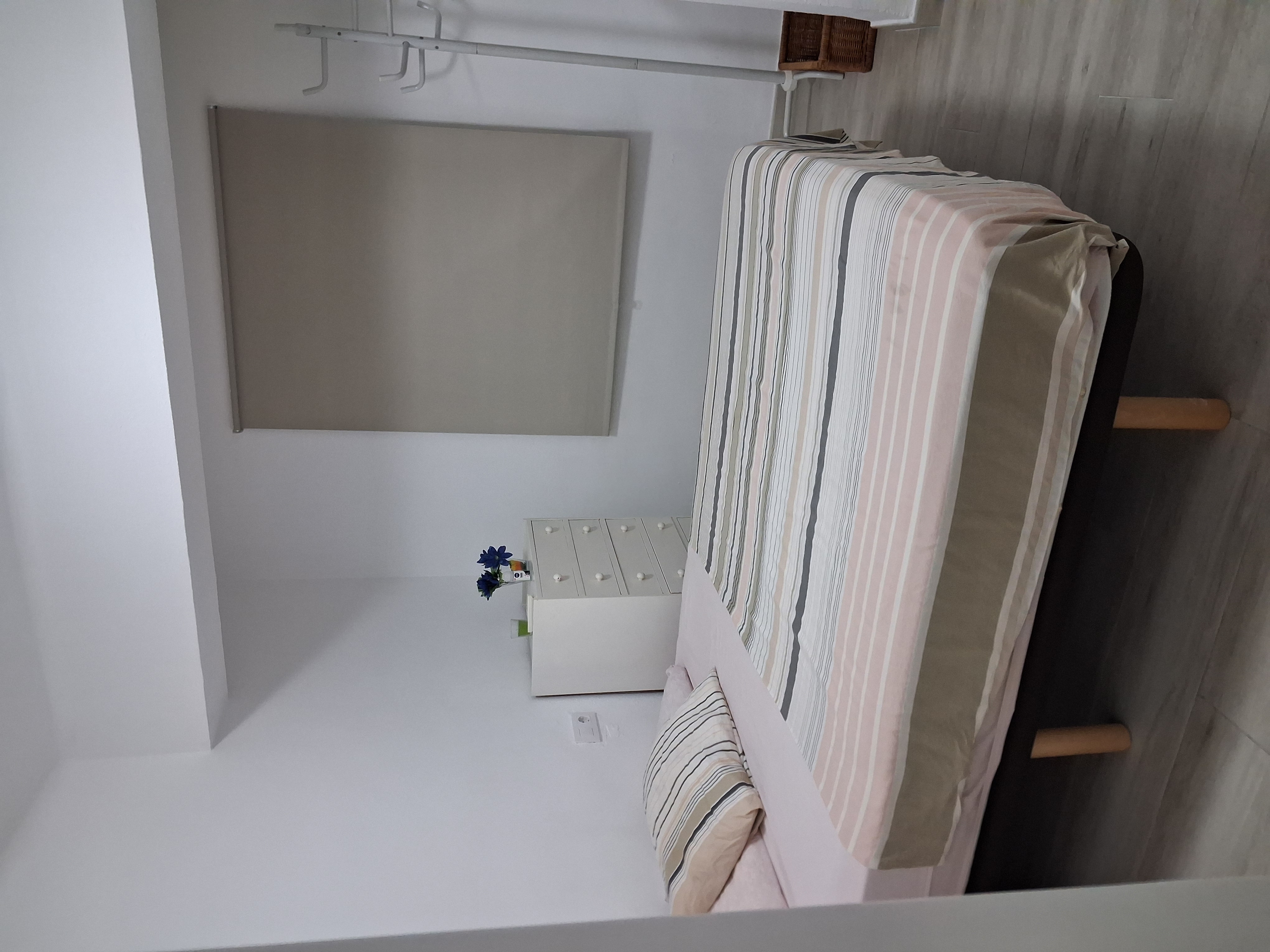 alquilo habitación a chica — imagen 1 de 2
