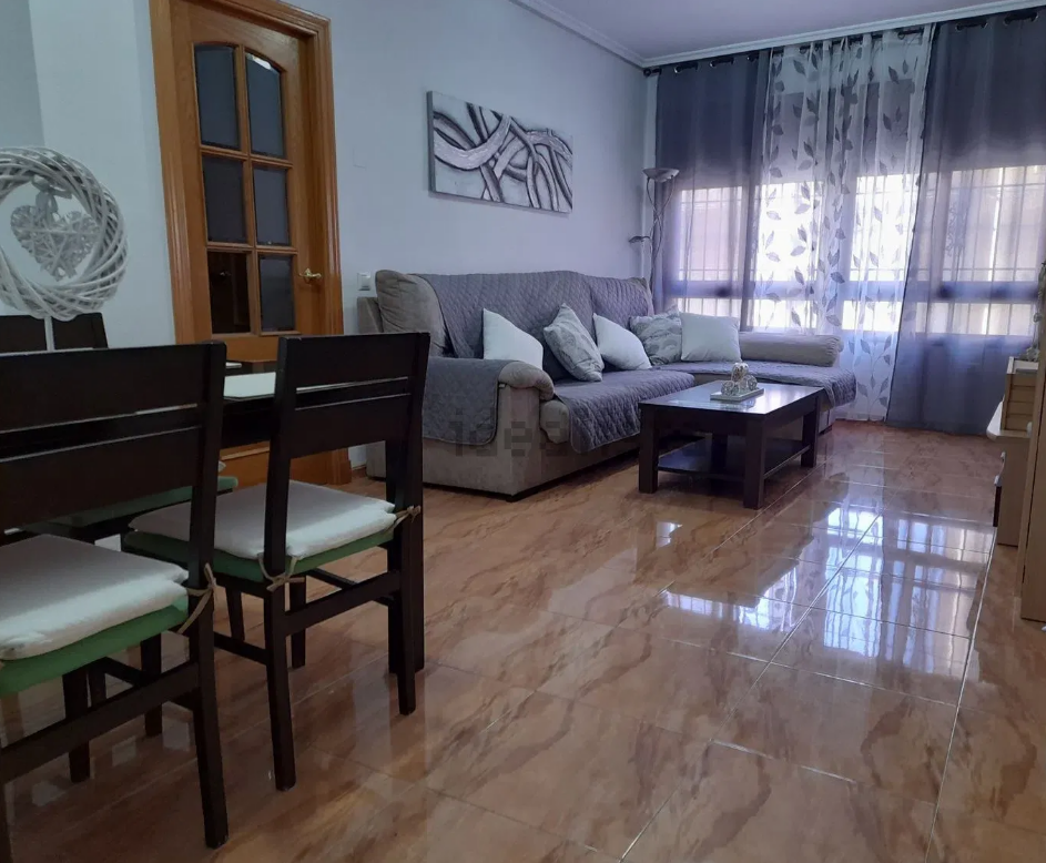 Piso en el centro de Almería, dos dormitorios. — imagen 1 de 7