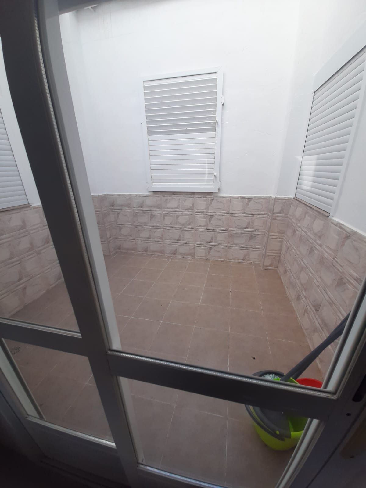 Piso céntrico, cerca de varios I.E.S. y Colegios privados y públicos. — imagen 1 de 9