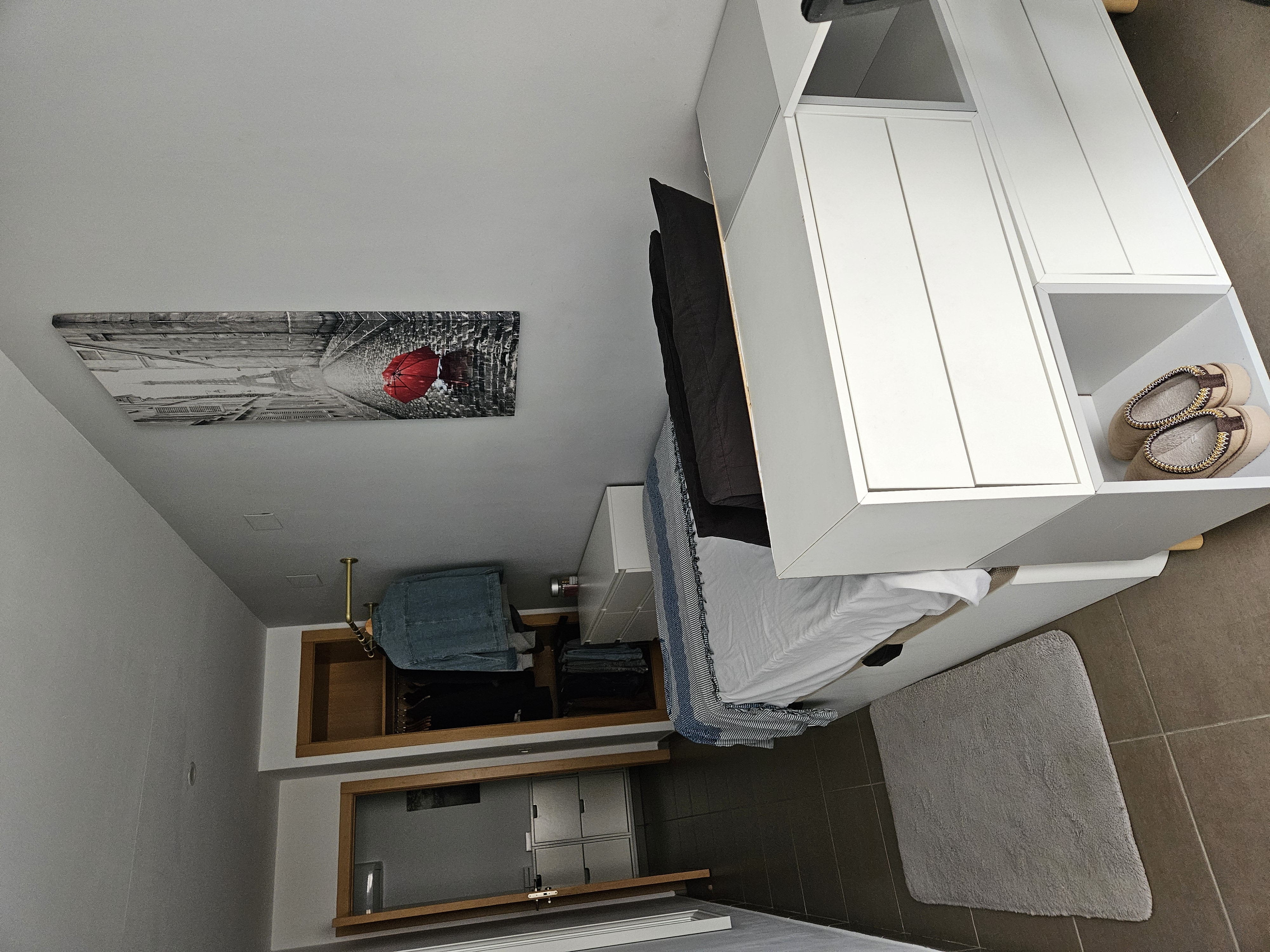 Habitación acogedora, con luz natural — imagen 1 de 11